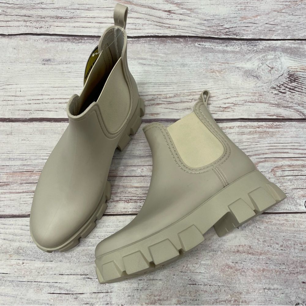 Jeffrey Campbell Chelsea Rain Boots Lug Sole Ivory NEW Size 10